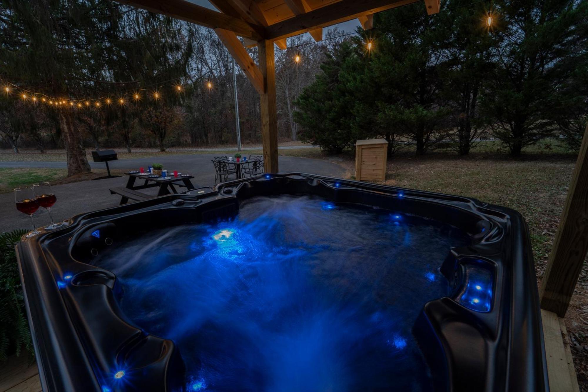 Entertainment Galore! Luxurious Property, Spectacular & Peaceful Setting, Great Location, Close To Major Attractions!! Пиджен Фордж Екстериор снимка